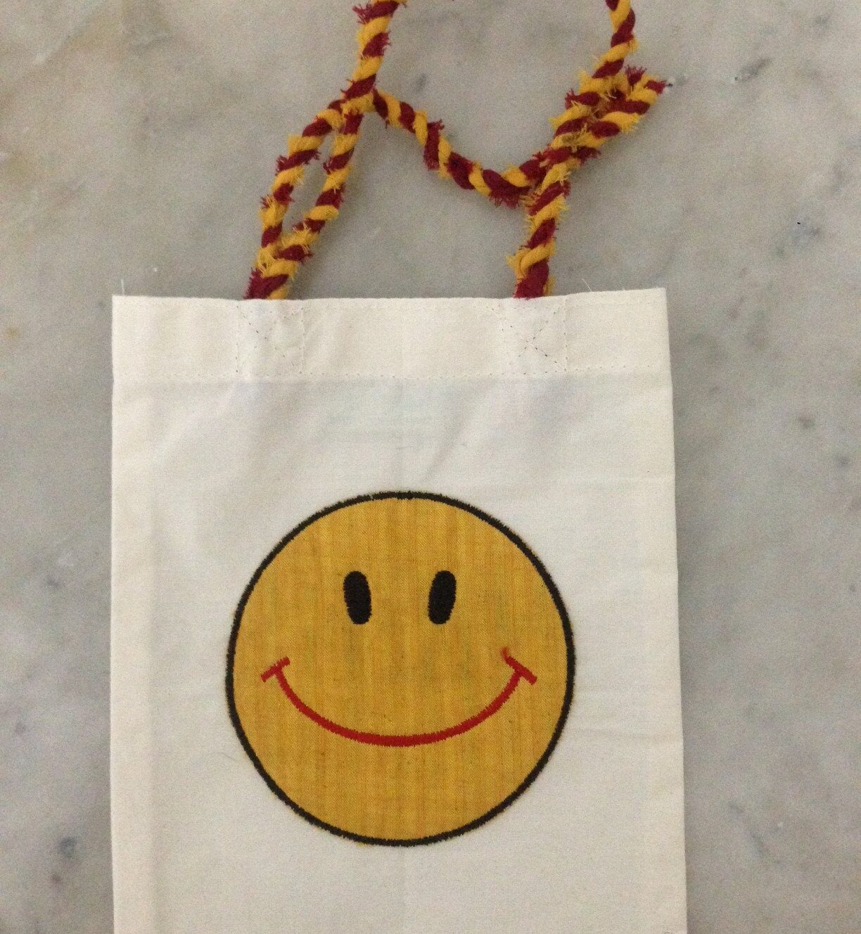 Gift bags: 6" x 7": Applique: Smiley