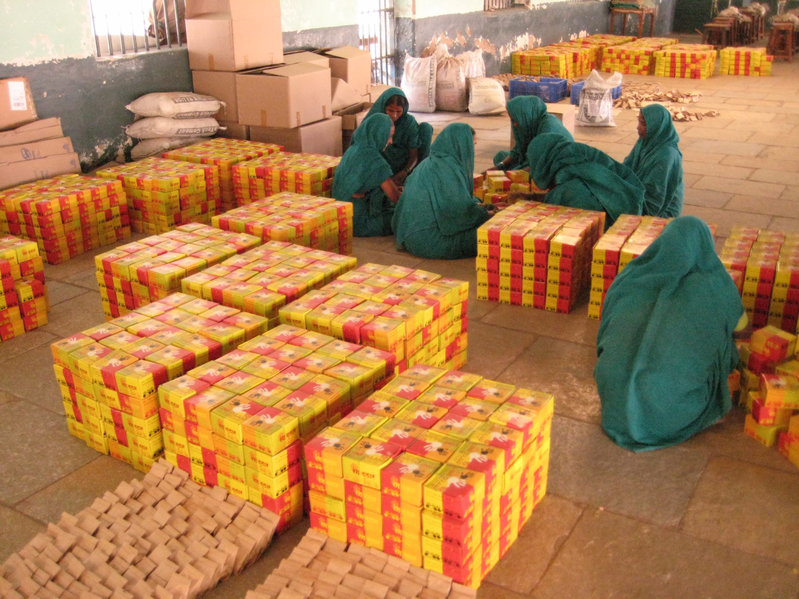 Yerawada Holi packing