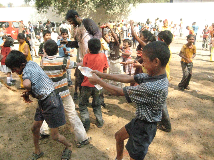 kids with pichkaris